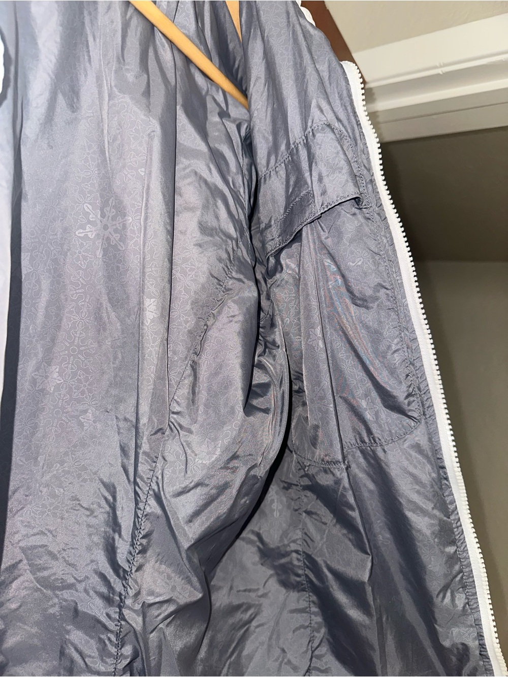 The North Face Women's White Quilted Star-Pattern Jacket Size Medium - Picture 10 of 13